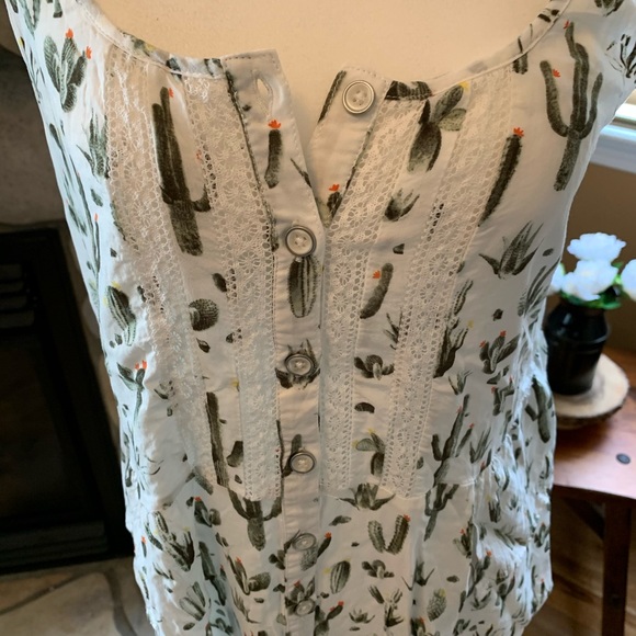 2/$25 Sleeveless Cactus Blouse -Reitmans - Picture 2 of 6